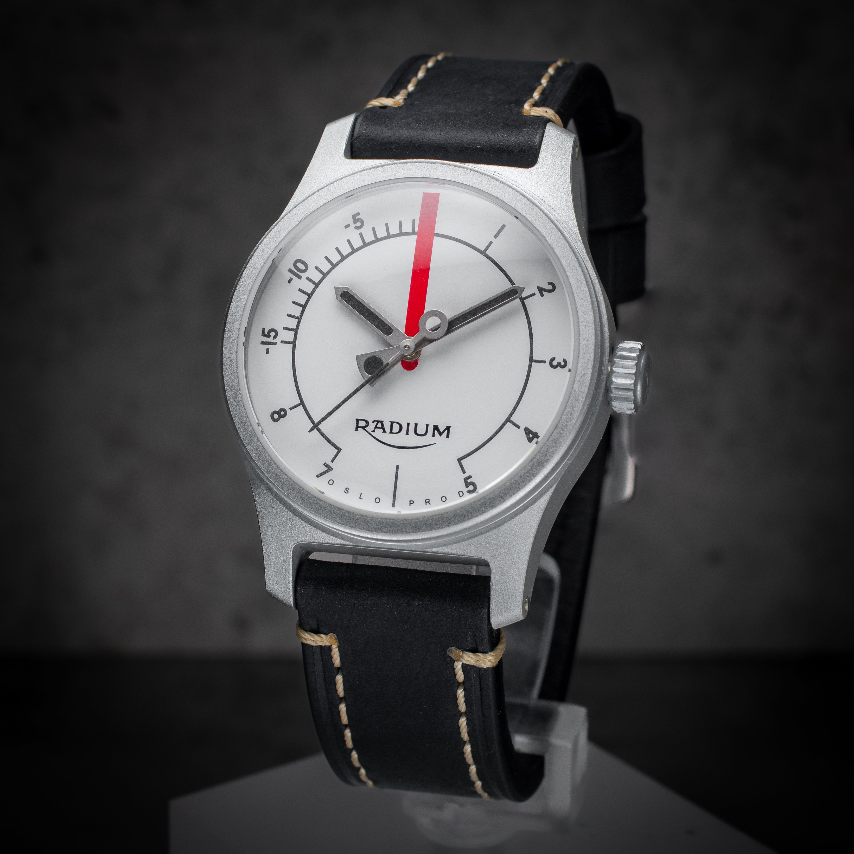 .38 Radium Sabotør IV - Winter: A Nod to Vintage Audio Gear, Crafted for the Modern Timekeeper