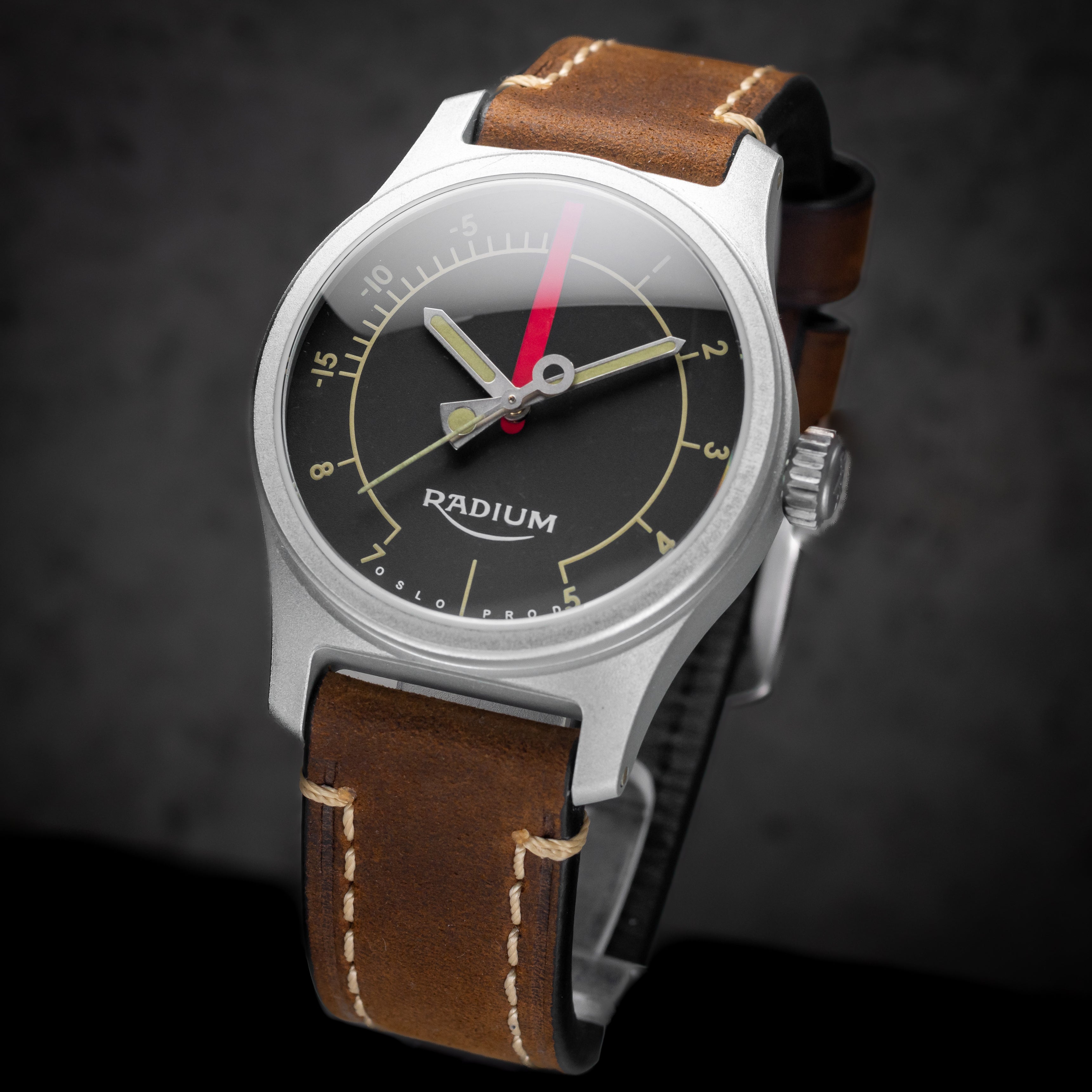 .38 Radium Sabotør IV - Tobacco: A Nod to Vintage Audio Gear, Crafted for the Modern Timekeeper